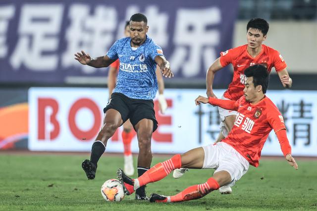 杨毅：李凯尔最合适打4号位 挡拆策应破紧逼